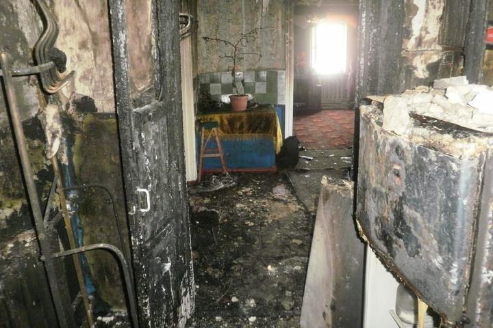 На Луганщині 61-річний чоловік підпалив три будинки, а потім застрелився