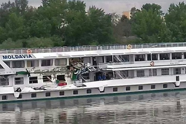 На Дунаї зіштовхнулися два українських судна