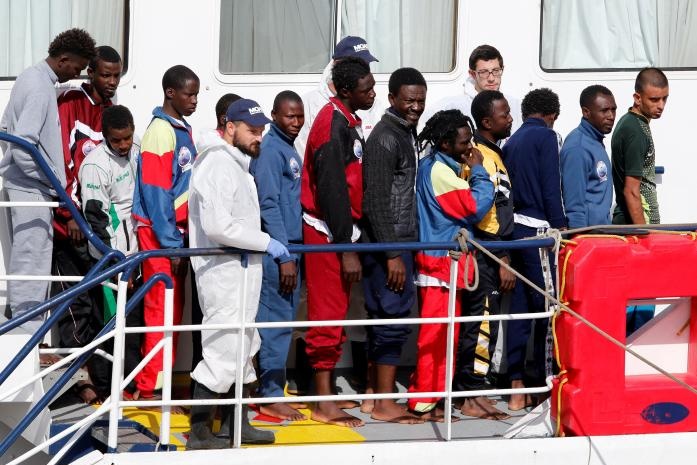 Біля берегів Італії врятовано три тисячі мігрантів