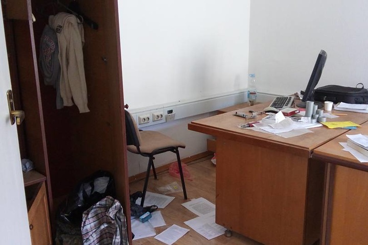 Оприлюднено фото розгромленого у Києві офісу ОУН
