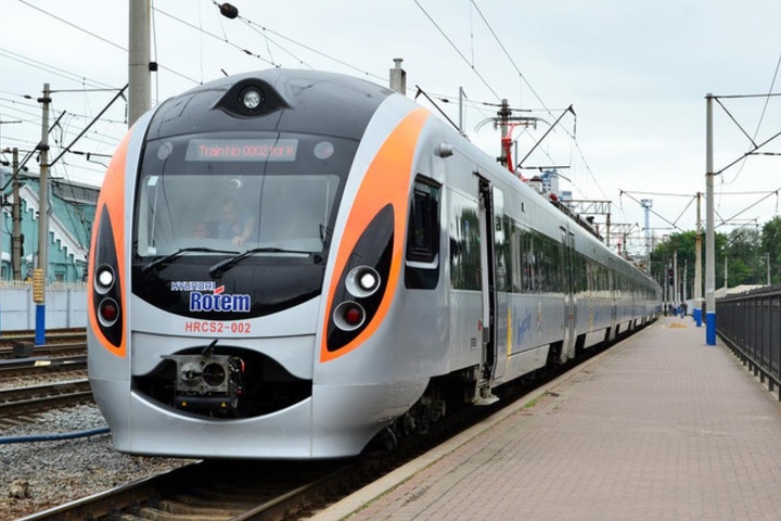 На Львівщині потяг «Інтерсіті» на смерть збив чоловіка
