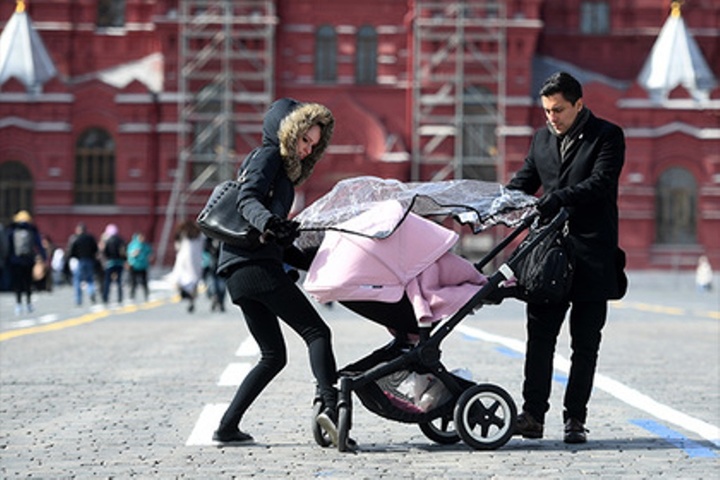 У Росії хочуть обкласти податком малодітні сім’ї 