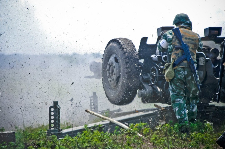 Загострення в зоні АТО: бойовики стріляють з важкого озброєння, є поранені