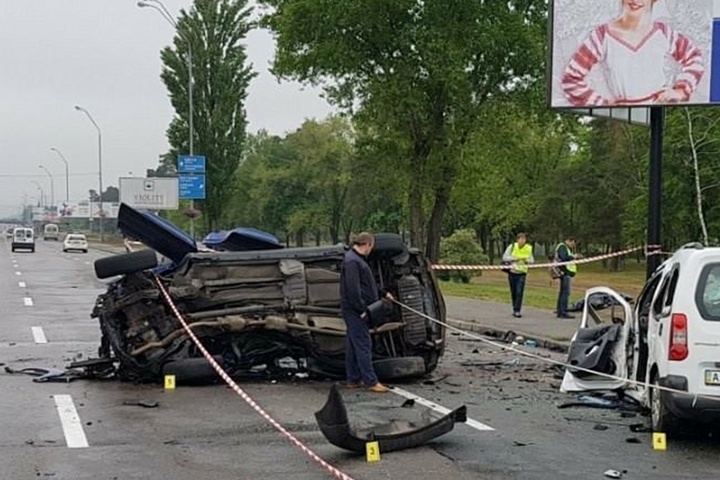 Жахлива ДТП поблизу станції столичного метро Чернігівська: троє загиблих