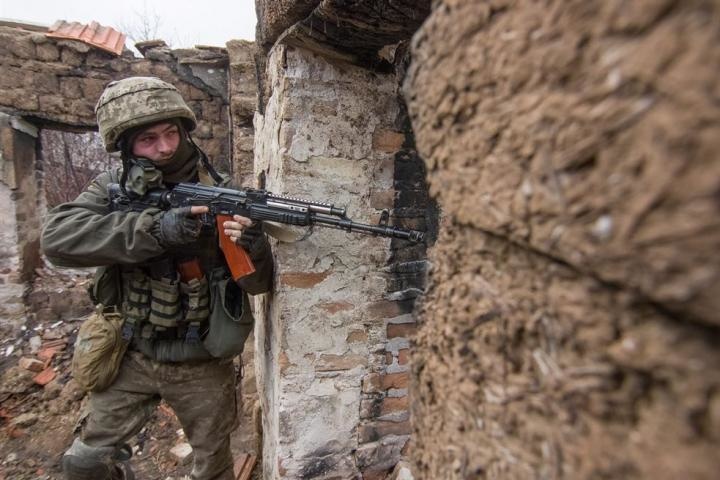 Бойовики на Донбасі знизили активність: сім обстрілів протягом доби 