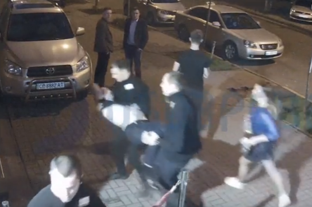 Смертельна бійка у нічному клубі Києва: з’явилося відео з камер спостереження