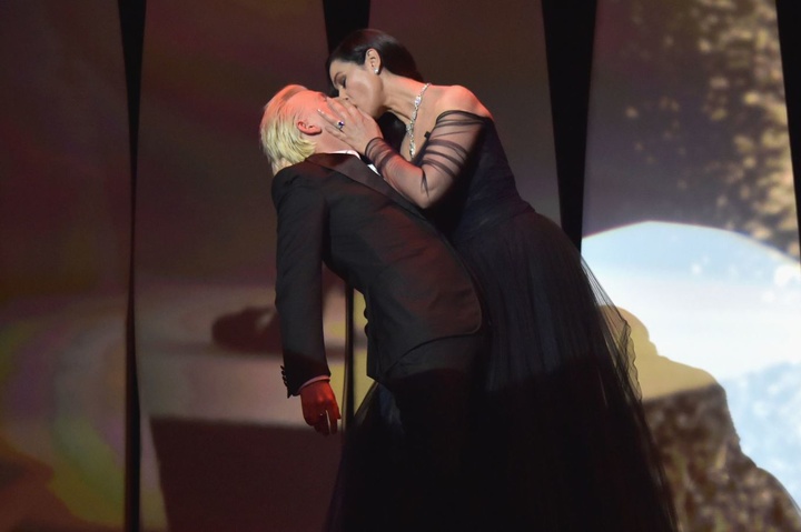 Моніка Беллучі приголомшила Каннський кінофестиваль пристрасним поцілунком на сцені