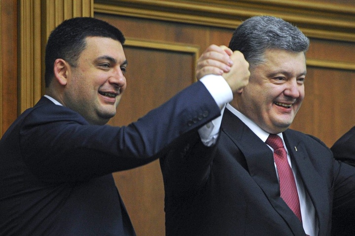 Понад 70% українців на довіряють президенту, 80% не вірять уряду - опитування