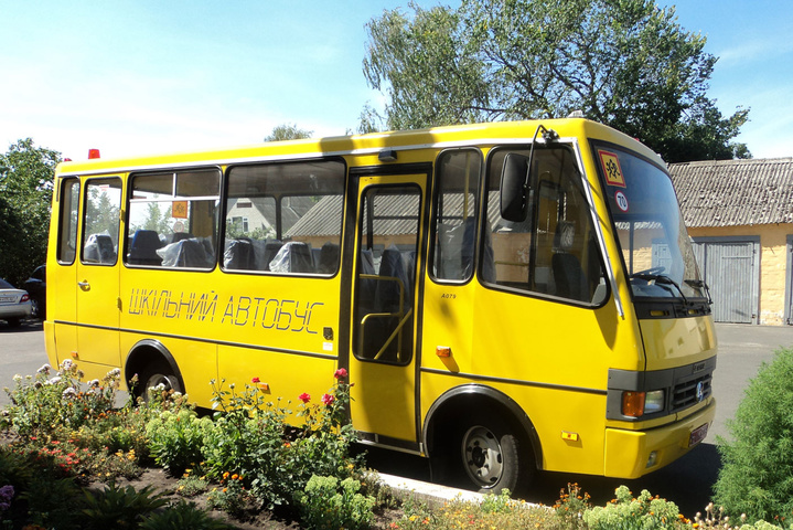 На Львівщині п’яний водій шкільного автобуса віз учнів (відео)