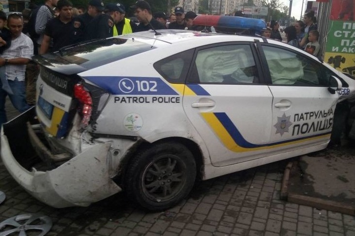 Поліцейська машина скоїла подвійне ДТП у Одесі: є потерпілі