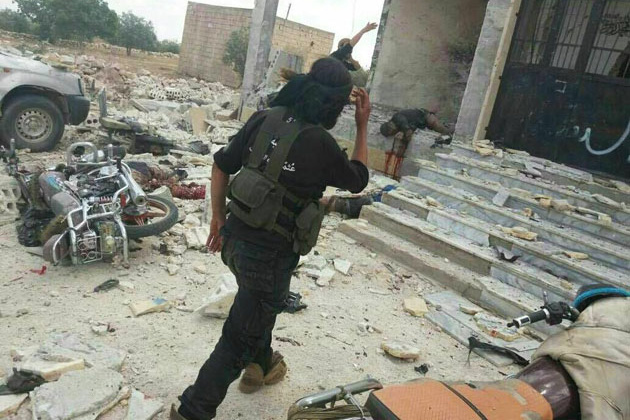 Терористи-смертники на мотоциклах атакували радикальних повстанців в Сирії  