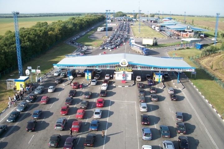 Польща обмежить в'їзд до України автівок з іноземною реєстрацією