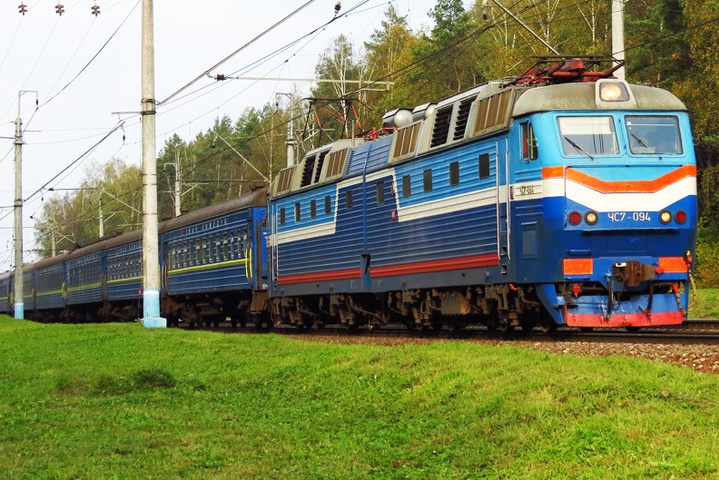 «Укрзалізниця» до Трійці призначила додаткові потяги з Дніпра