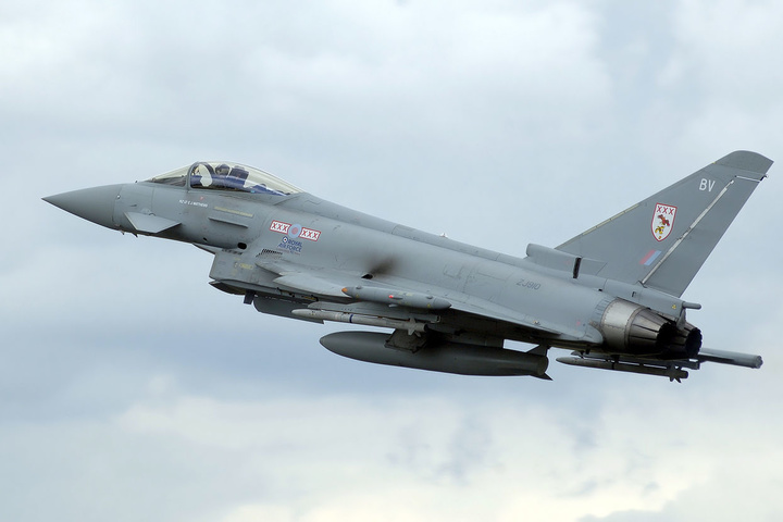 Два російських літаки вторглися в повітряний простір Британії