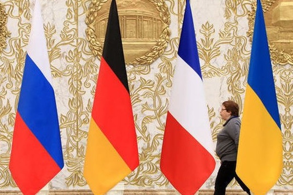 Макрон хоче переговорів з Порошенком, Меркель і Путіним