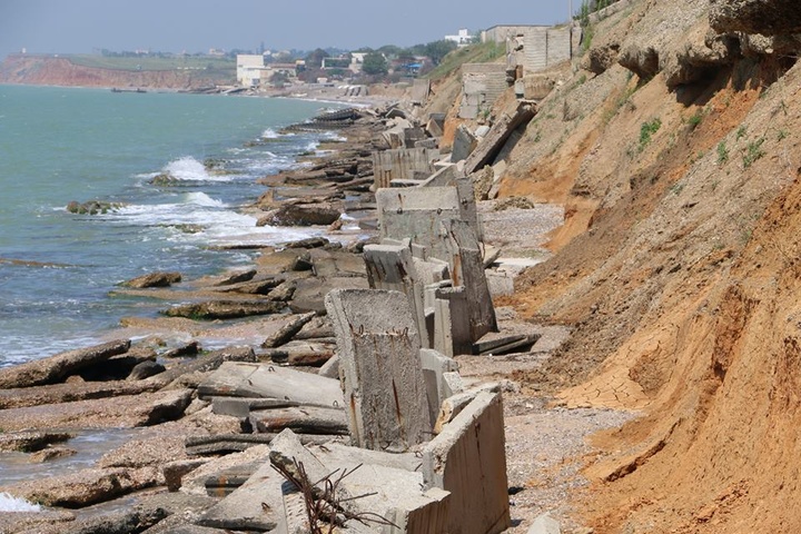 Поблизу Бахчисараю зруйновано берегову зону: вражаючі фото пляжу