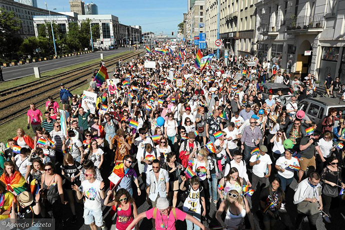 Марш за права ЛГБТ-спільноти у Варшаві зібрав близько 50 тисяч учасників