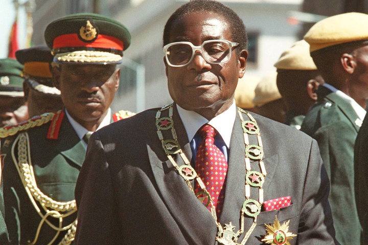 У Зімбабве 93-річний президент почав нову виборчу кампанію