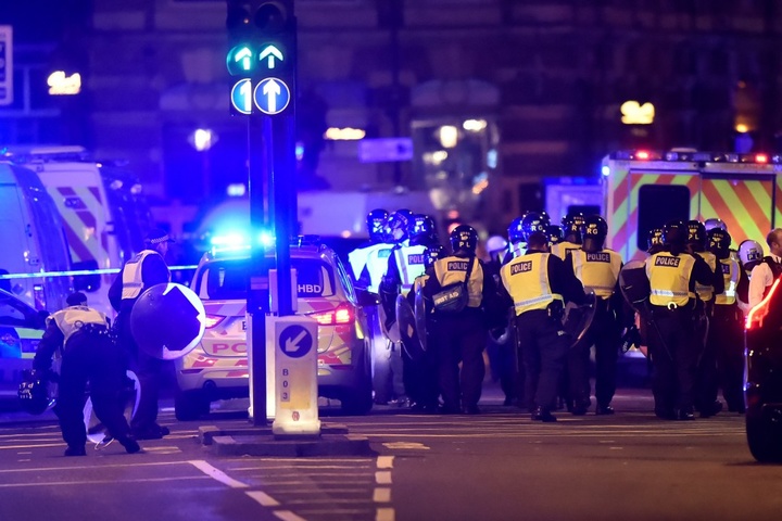 Теракт на Лондонському мосту: шестеро загиблих та 30 поранених, нападників застрелили