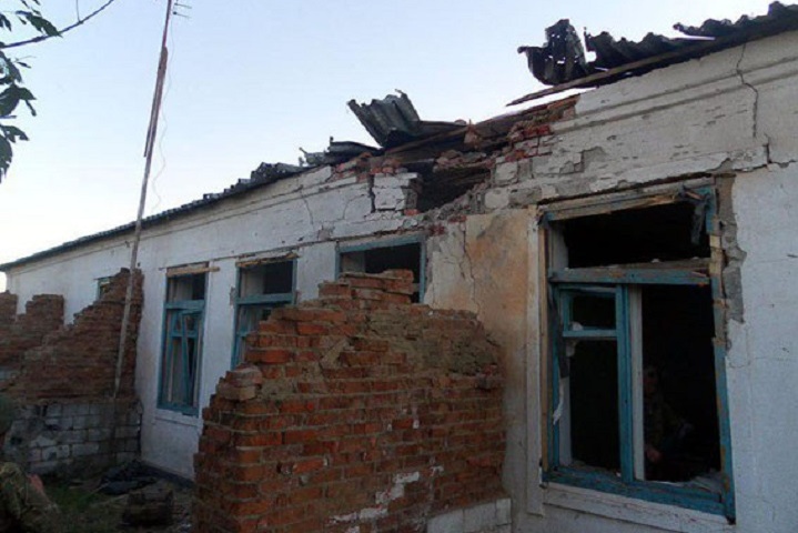 Російські бойовики обстріляли школу на Донеччині