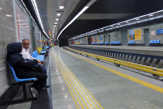 В метро Тегерана зіткнулися два потяги: десятки постраждалих
