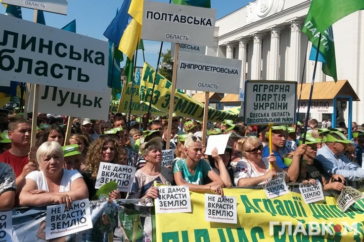 Аграрії привезли до Києва 3 млн підписів проти «дикого» ринку землі