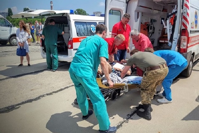 В Дніпро доставили сімох поранених із зони АТО