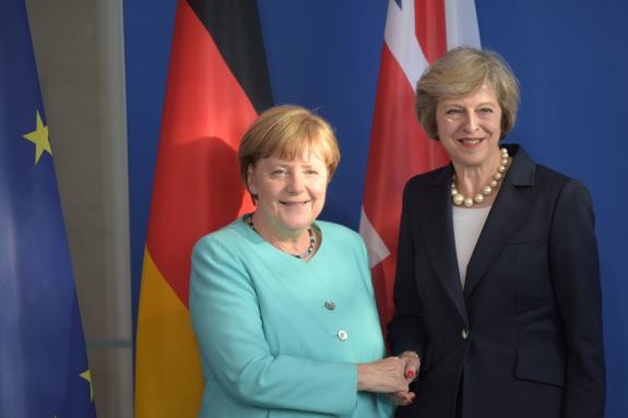 Мей повідомила Меркель про терміни початку переговорів по Brexit