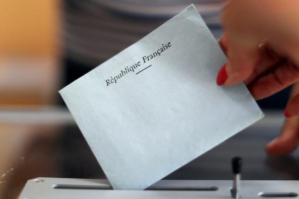 На парламентських виборах у Франції лідирує партія Макрона