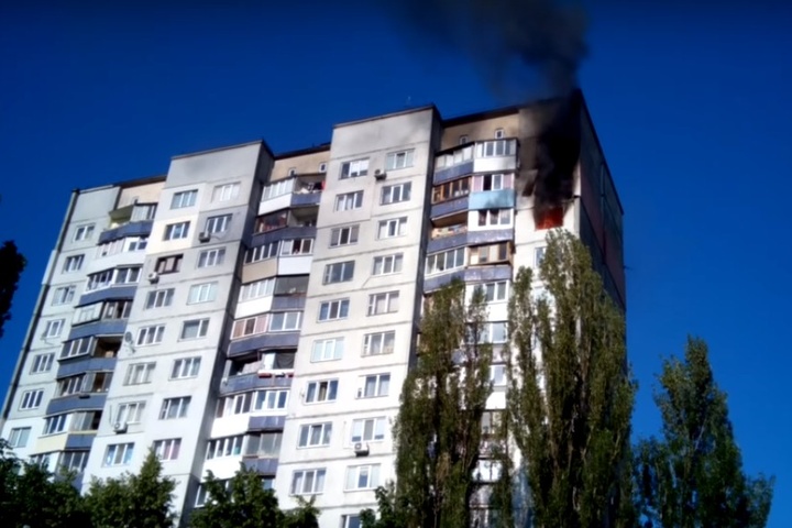 У Києві сталася масштабна пожежа в житловому будинку