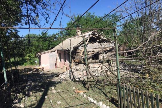 Вночі бойовики накрили вогнем два села на Донеччині