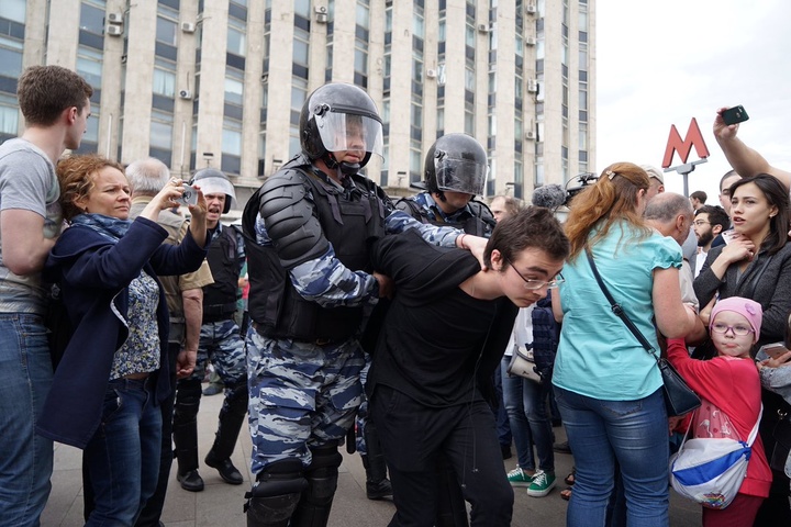 Протести в Росії: кількість затриманих перевищила тисячу осіб