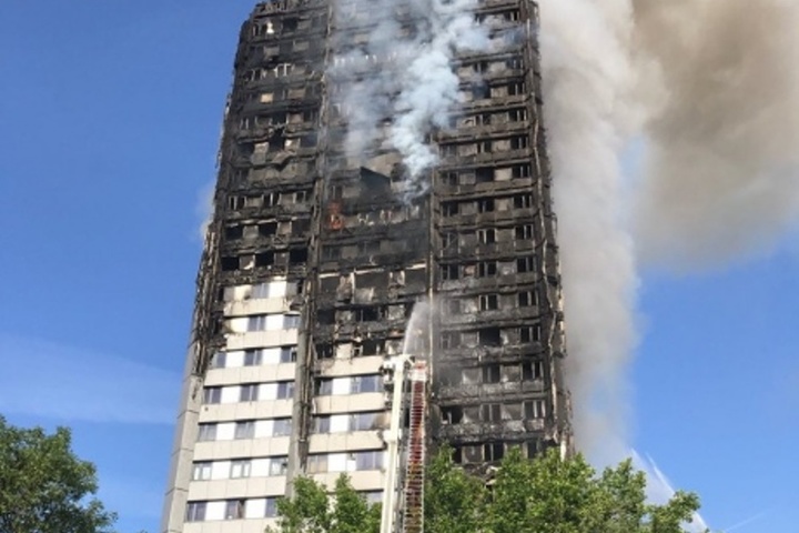 Масштабна пожежа в Лондоні: будинок палає вже 10 годин