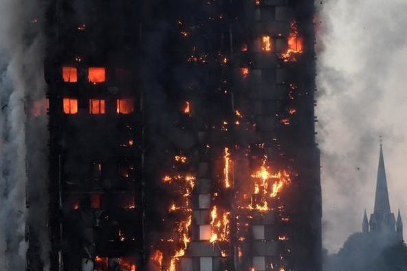 Кількість загиблих у пожежі в Лондоні зросла до 12 осіб