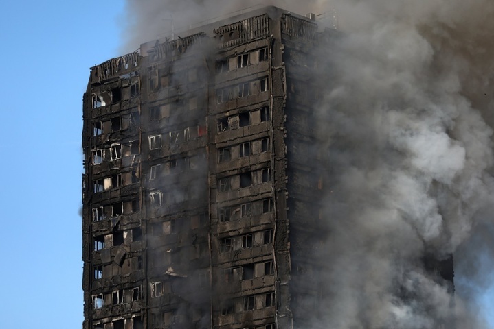 Під час пожежі в Лондоні зникли безвісти не менше 65 людей (список)