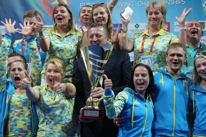 Збірна України завоювала головний трофей на домашньому чемпіонаті Європи зі стрибків у воду