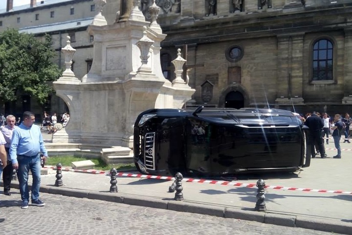 За кермом автомобіля, який в’їхав у натовп у Львові, перебував екс-працівник ДАІ