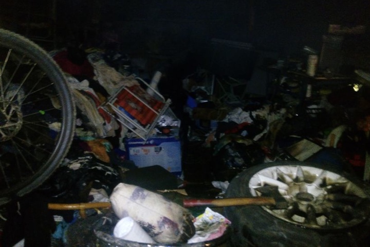 На Київщині пожежа в гаражі знищила покрівлю та перекриття