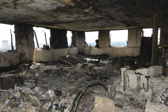 Оприлюднено нові фото і відео зі знищеного вогнем будинку в Лондоні