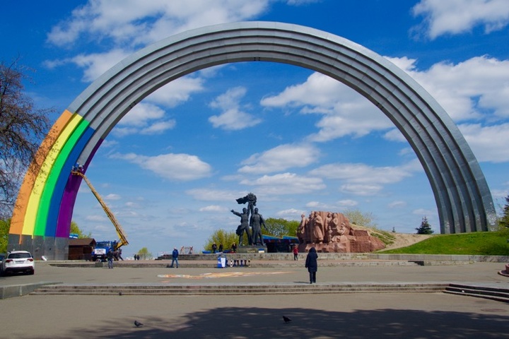 У Києві демонтують Арку дружби народів та пам'ятник Щорсу 