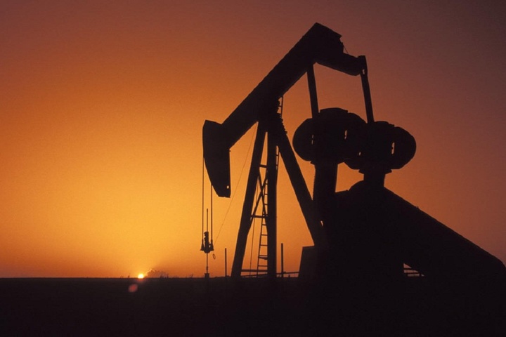 Ціни на нафту впали до найнижчого за рік рівня