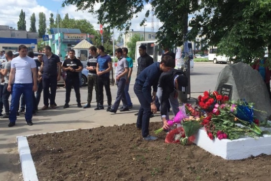 Окупанти помстились через місяць: допитують кримських татар, які у травні вшановували пам’ять жертв депортації 