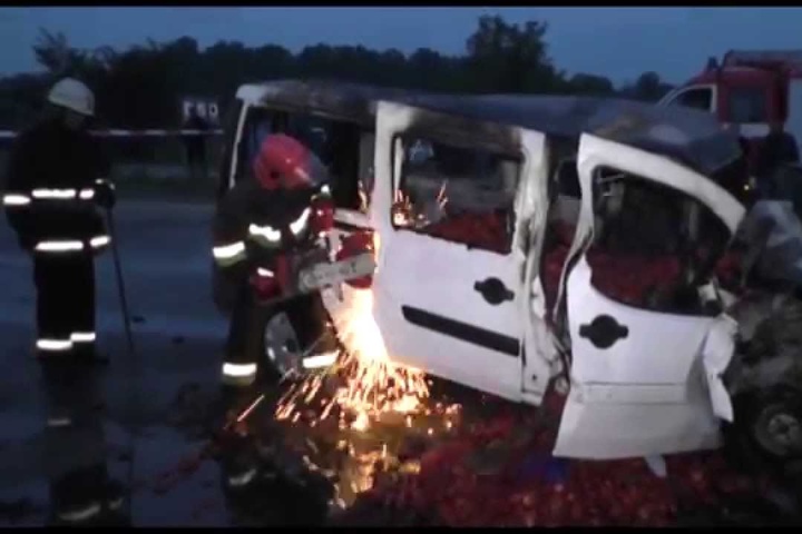 Смертельна ДТП на Чернігівщині: дев'ять підлітків в одній машині вилетіли з дороги