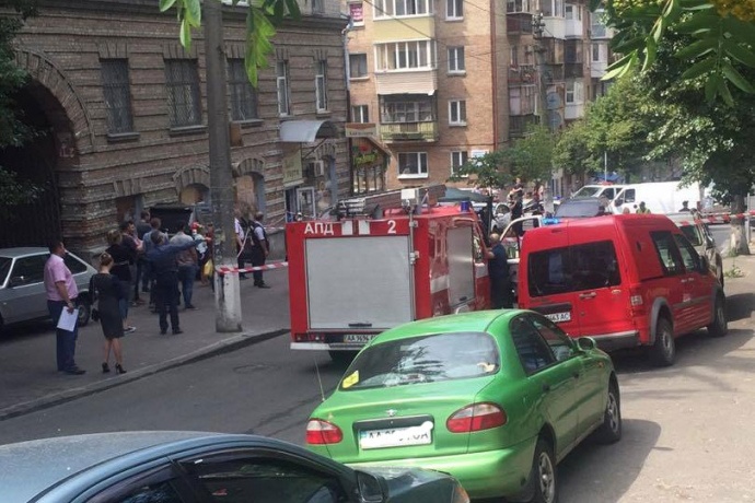 В центрі Києва підірвали машину