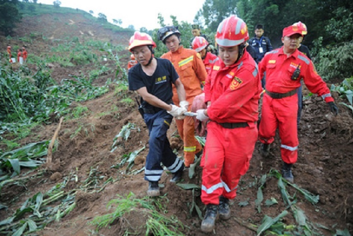 Зсув ґрунту в Китаї: зникли безвісти понад 140 людей (оновлено)
