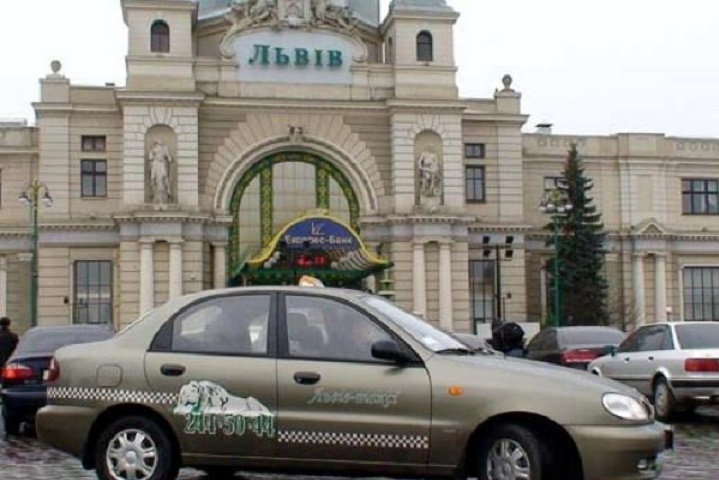 Львівська поліція дала поради таксистам під час роботи в нічний час