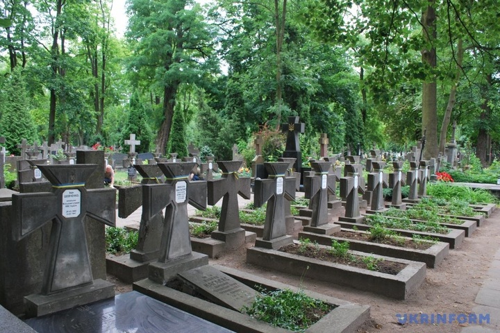 Українці впорядкували могили воїнів УНР у Варшаві