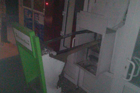 На Харківщині невідомі в камуфляжі підірвали банкомат