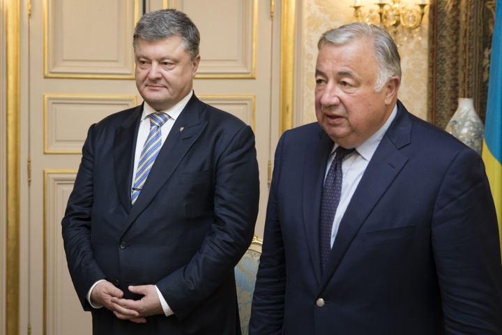 Порошенко запросив французьких депутатів на Донбас