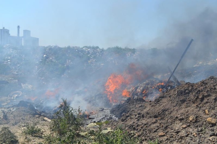 В Одесі ліквідували пожежу на старому сміттєзвалищі